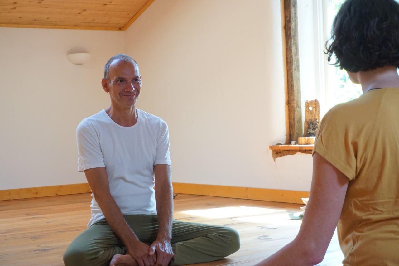 Aufmerksames Gegenüber